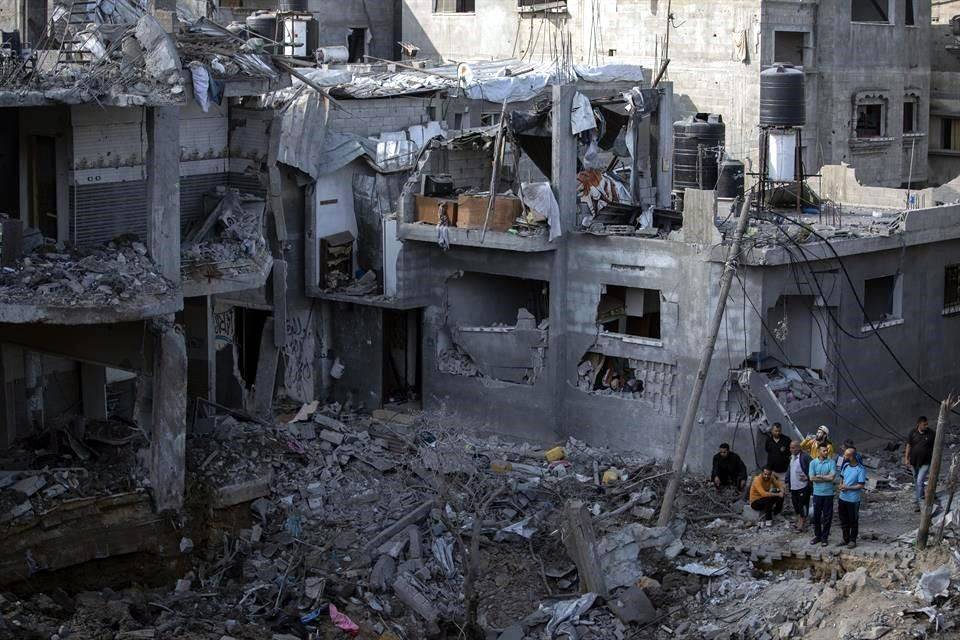 Huyen 10 mil civiles palestinos del fuego israelí
