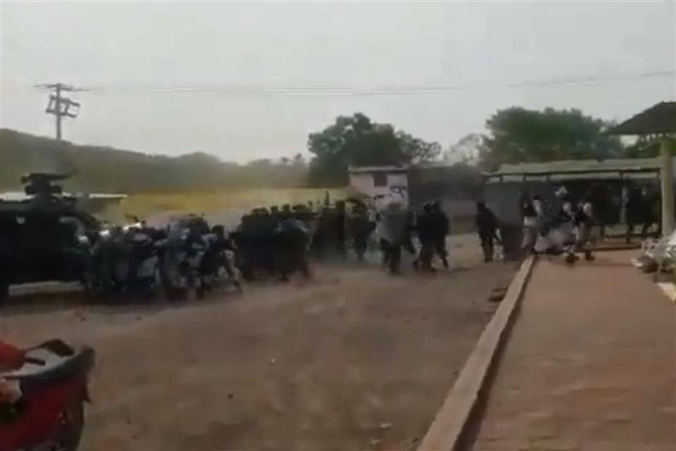 Agreden con piedras a GN en Michoacán