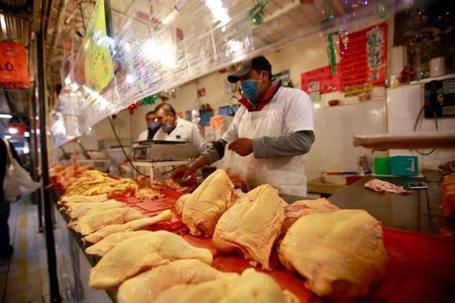 Se ubica inflación en 5.80%; sube jitomate, tortilla y pollo