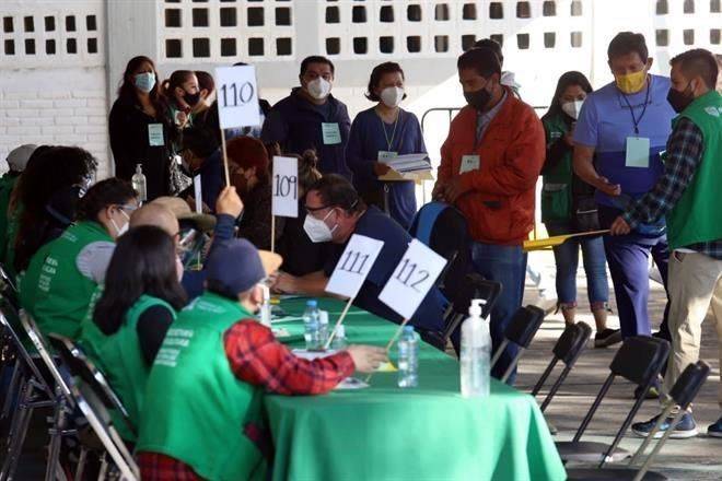 Inicia vacunación en adultos de 50 a 59 años en CDMX