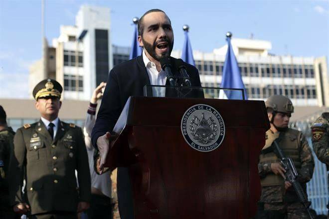 Amaga Bukele con más destituciones