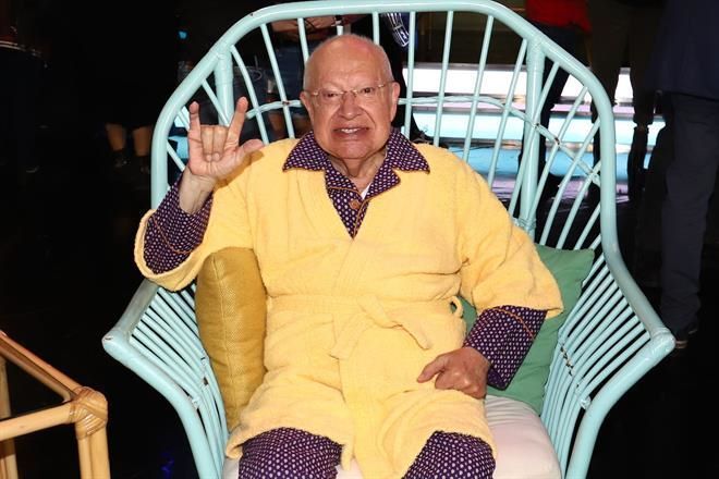 Reportan estable de salud a Eduardo Manzano