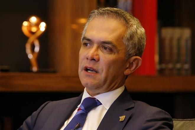 Señalan a Mancera de desplome en L-12