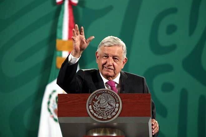 Ni OEA ni el INE, que FGR resuelva sobre tarjetas.- AMLO