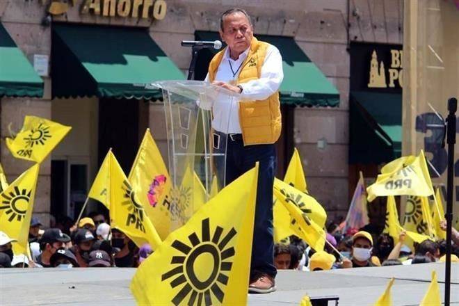 Denuncia PRD ante FGR a AMLO por peculado
