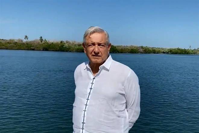 Tenemos compromiso de no maltratar a maestros.- AMLO