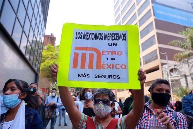 Llevan deudos de víctimas de L12 denuncia ante FGR