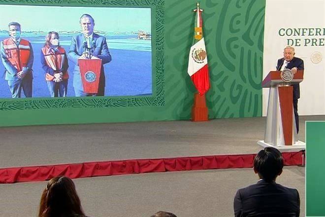 Reconoce AMLO a Ebrard… por vacunas