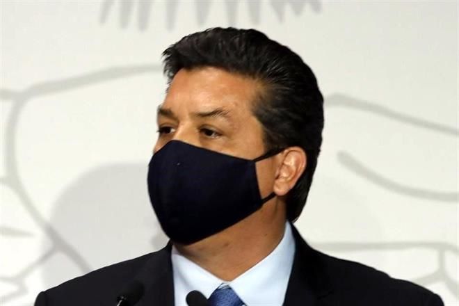Cree Ebrard que ya hay ficha roja contra Cabeza de Vaca