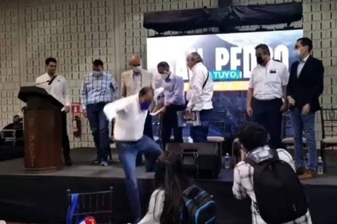 ‘Pierde el piso’ en NL líder del PAN