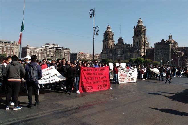 Exigen liberación de normalistas de Chiapas en Palacio
