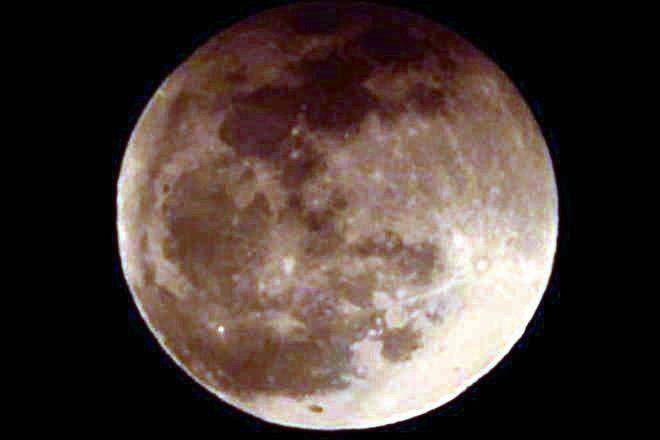 Invitan a ver la ‘Luna Roja’