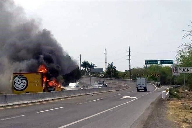 Se registran 8 bloqueos en distintos puntos de Michoacán
