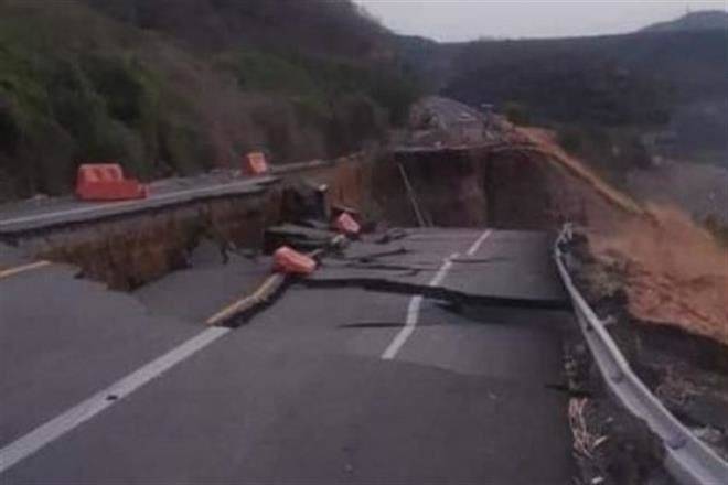 Colapsa tramo en autopista Siglo 21 en Michoacán