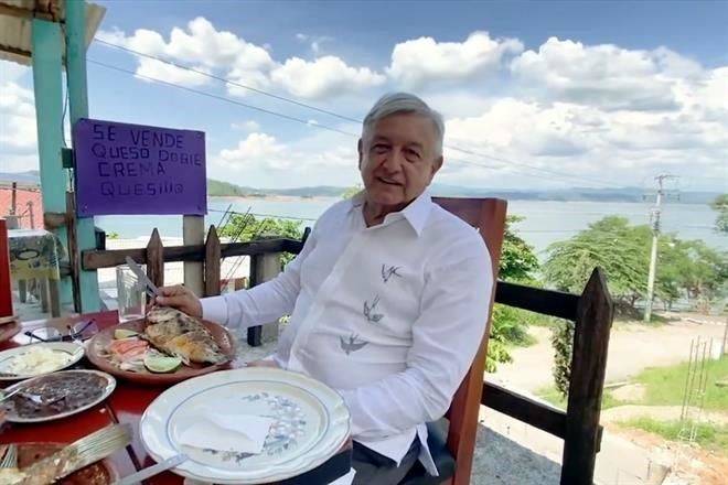 Presume ahora AMLO hidroeléctricas