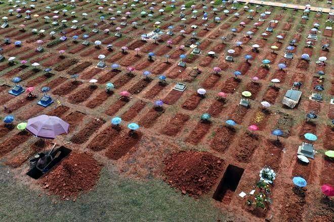 Ajusta Perú a casi el triple cifra de muertos por Covid