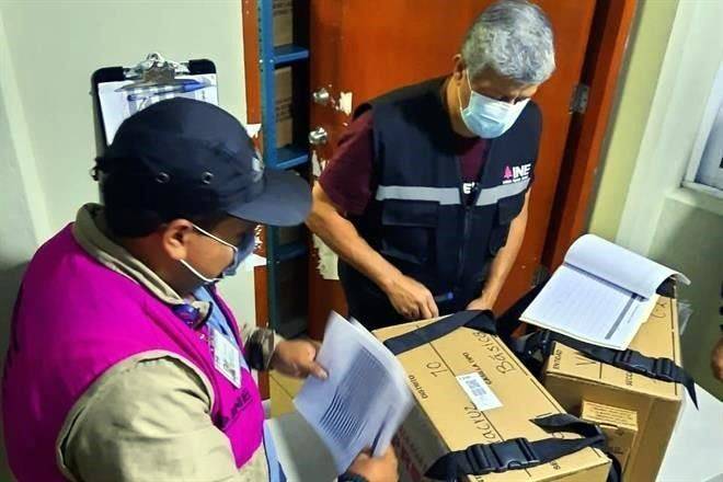 Inicia INE entrega de paquetes electorales a funcionarios