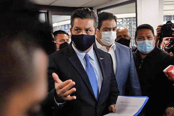Acusa persecución política