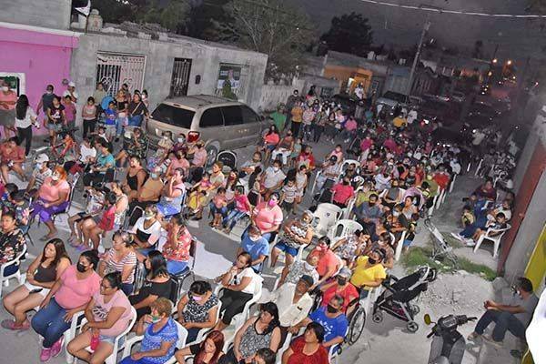 Se unen a candidata más de 200 mujeres