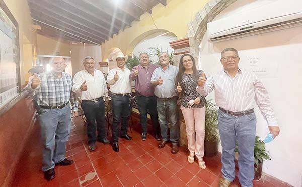 Ex ediles de Ciénegas van con Beto Villarreal