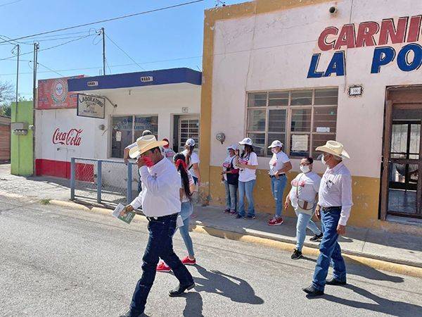 Candidato Beto Villarreal convence a comerciantes