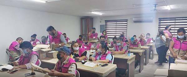 Realizan conteo de boletas electorales