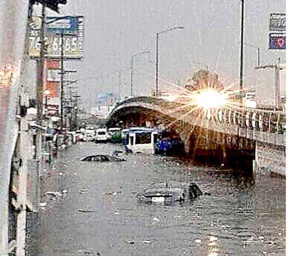 Tormenta colapsa el oriente de CDMX
