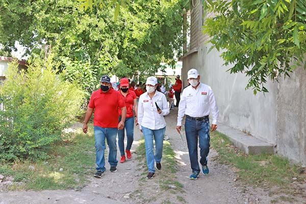 Recorren Marcos Villarreal y “Chachis” Colonia Sarabia