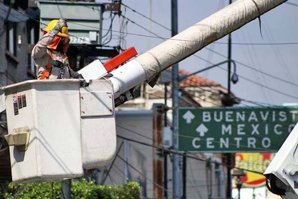 Querétaro sufre apagón; 15 colonias se quedan sin luz