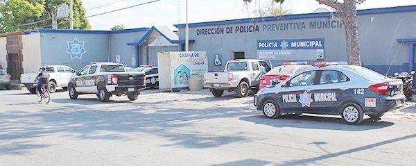 CAEN POLICÍAS POR SAQUEO DE CUENTA