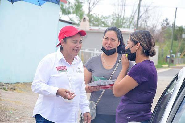 Comprometida Diana con familias de Cloete