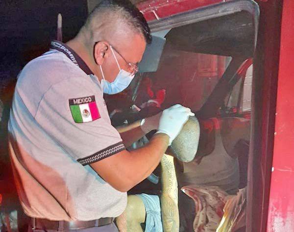 A leñazos agreden a hombre y su hija