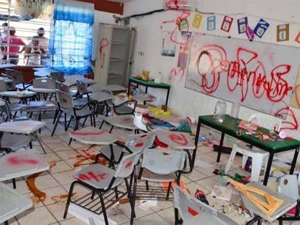 Vandalizan 50% de las escuelas del país; SNTE