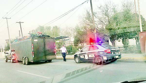 Policías le saquean cuenta tras arresto