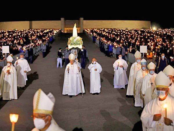Santuario portugués de Fátima recibe 7,500 fieles en 2 misas