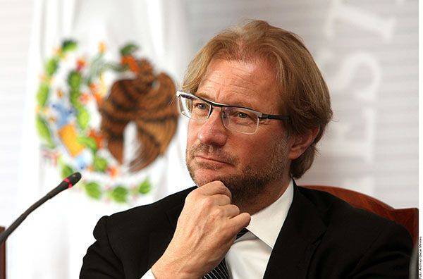 Gira Interpol ficha contra Roemer