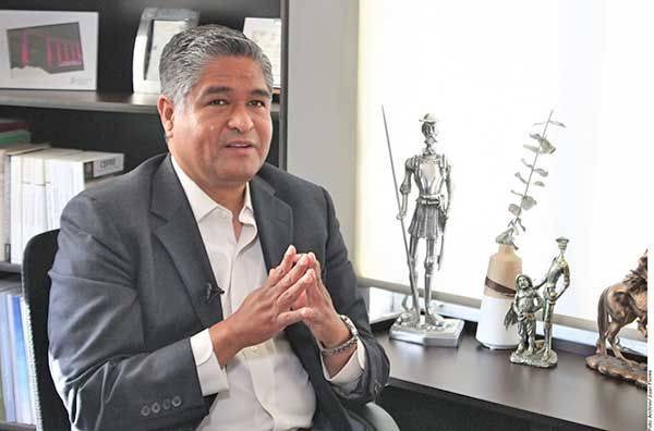 Rompe Fuentes con Morena; deja contienda