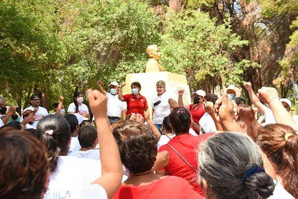 Empeña Gladys Ayala su palabra con mujeres