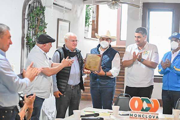 Muestran proyecto Paredes y Dávila