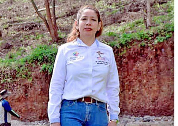 Huye Alcaldesa tras riña en Pahuatlán