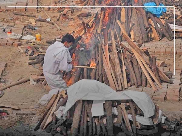 India supera a México y es el tercer país con más muertos por Covid