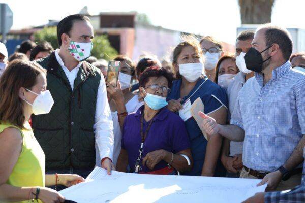 Supervisa Manolo obras en colonias