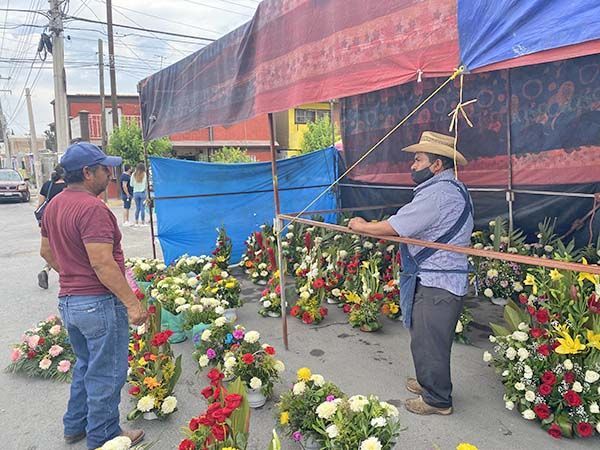 Reportan pocas ventas de flores