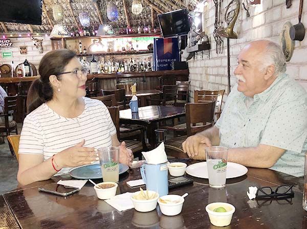 Lupita y melchor…de qué platicaron?