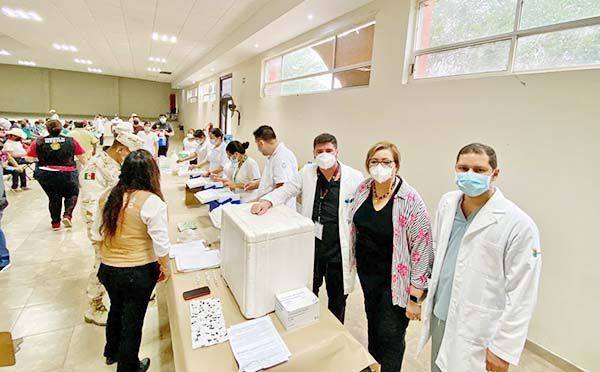 Verifica Luisa Alejandra jornadas de vacunación