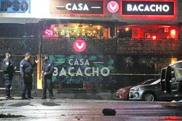 Defienden a mujer de agresiones y los matan