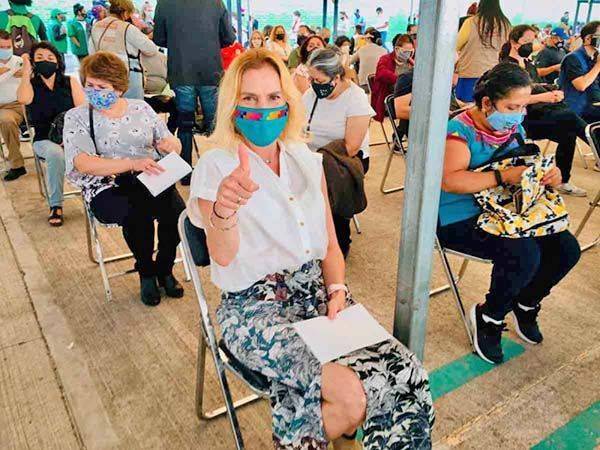 Beatriz Gutiérrez Müller se vacuna contra Covid-19