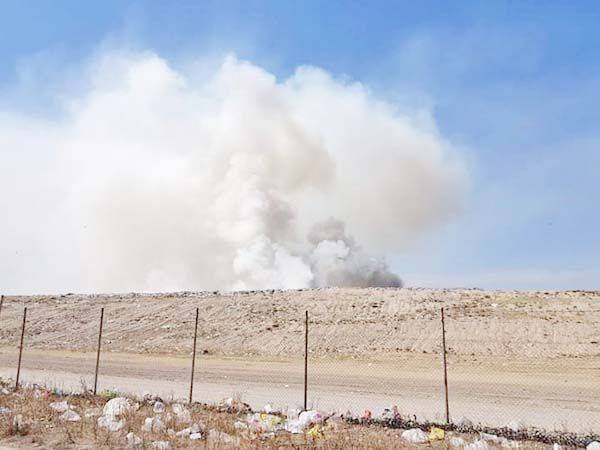 Controlan incendio en relleno sanitario