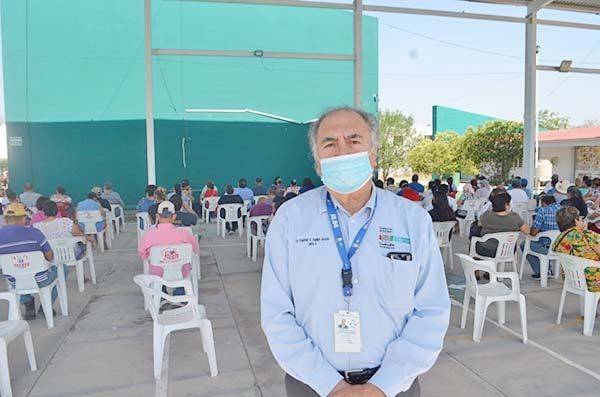 Supervisan aplicación de vacuna en Frontera