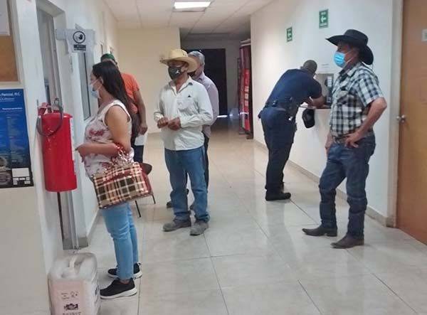 Continúa registro de vacunas en Frontera